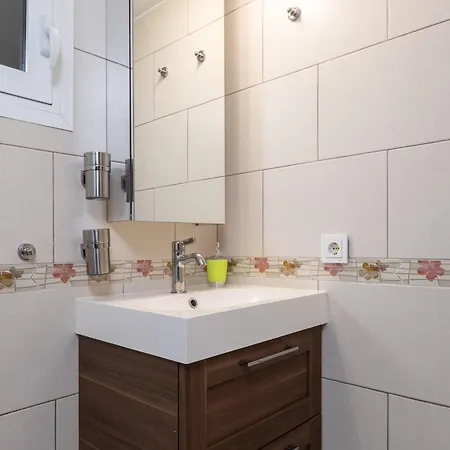 Alto Del Pinar Apartment *